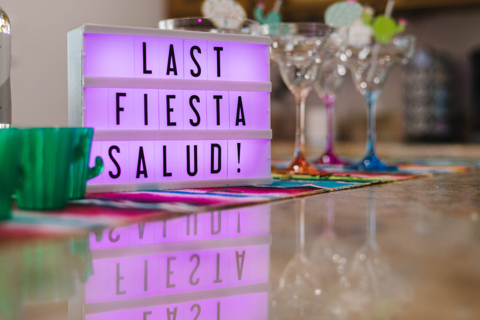 A lighted sign that says " last fiesta salud !"
